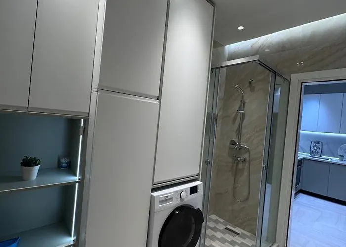 Marevista Escape Golem (Tirana)